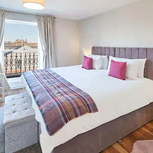 Host & - Abbey Court Apartment